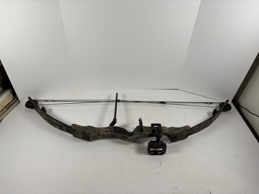 Bear Black Bear Compound Bow 30” Draw 55lb RH Sight Rest Camo Hunting Archery